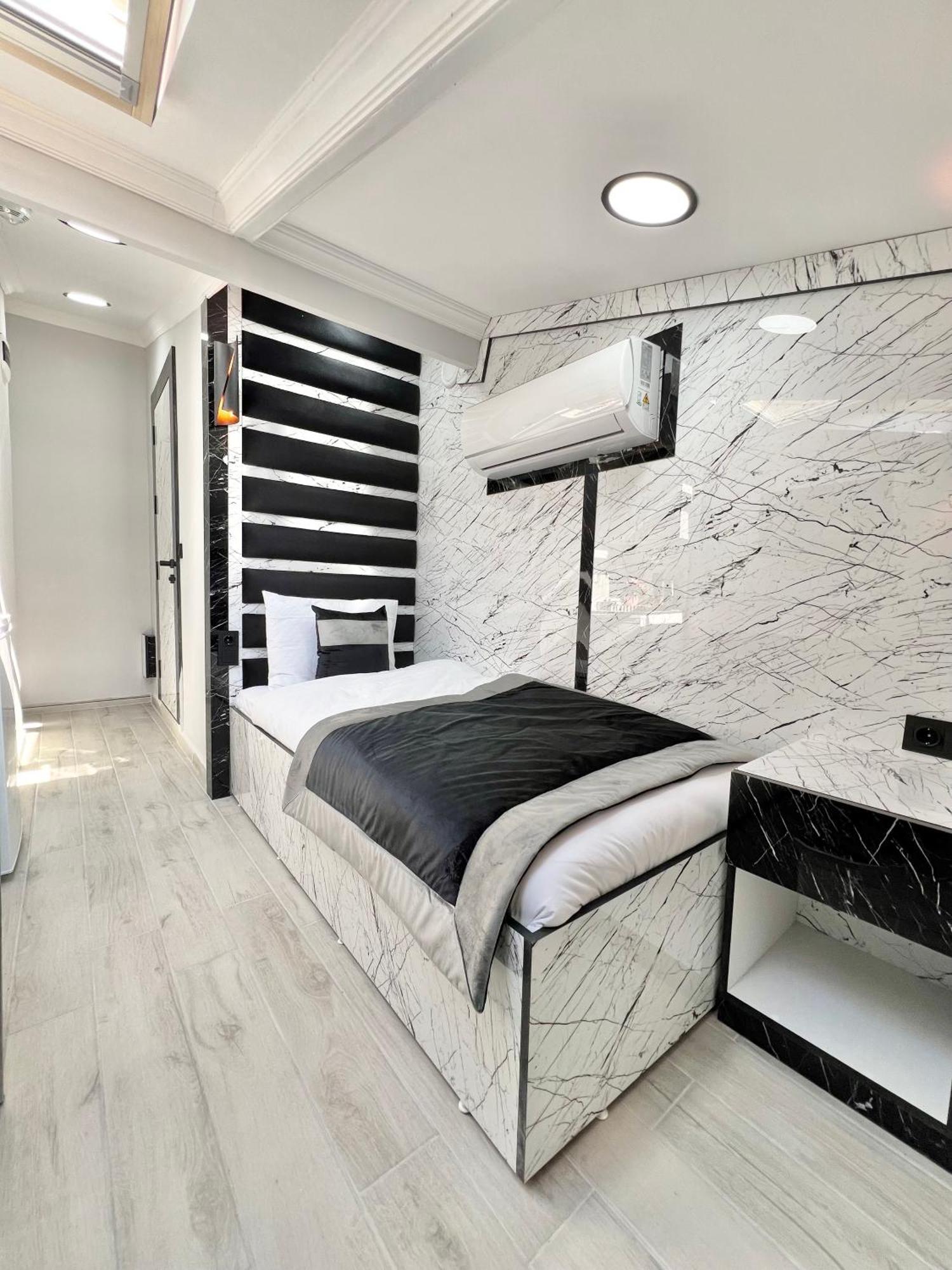 Taksim Larissa Hotel Suites Istanbul Exteriör bild