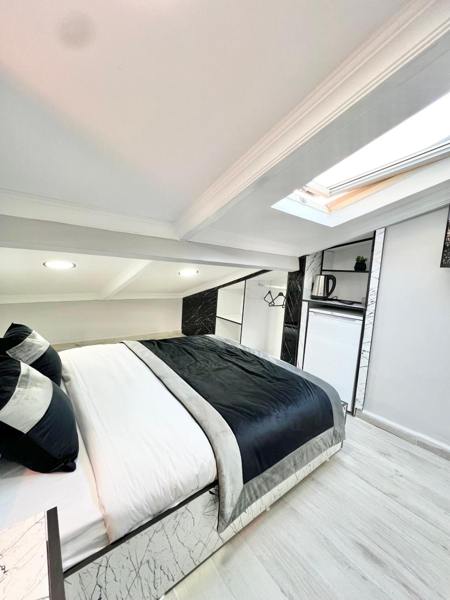 Taksim Larissa Hotel Suites Istanbul Exteriör bild